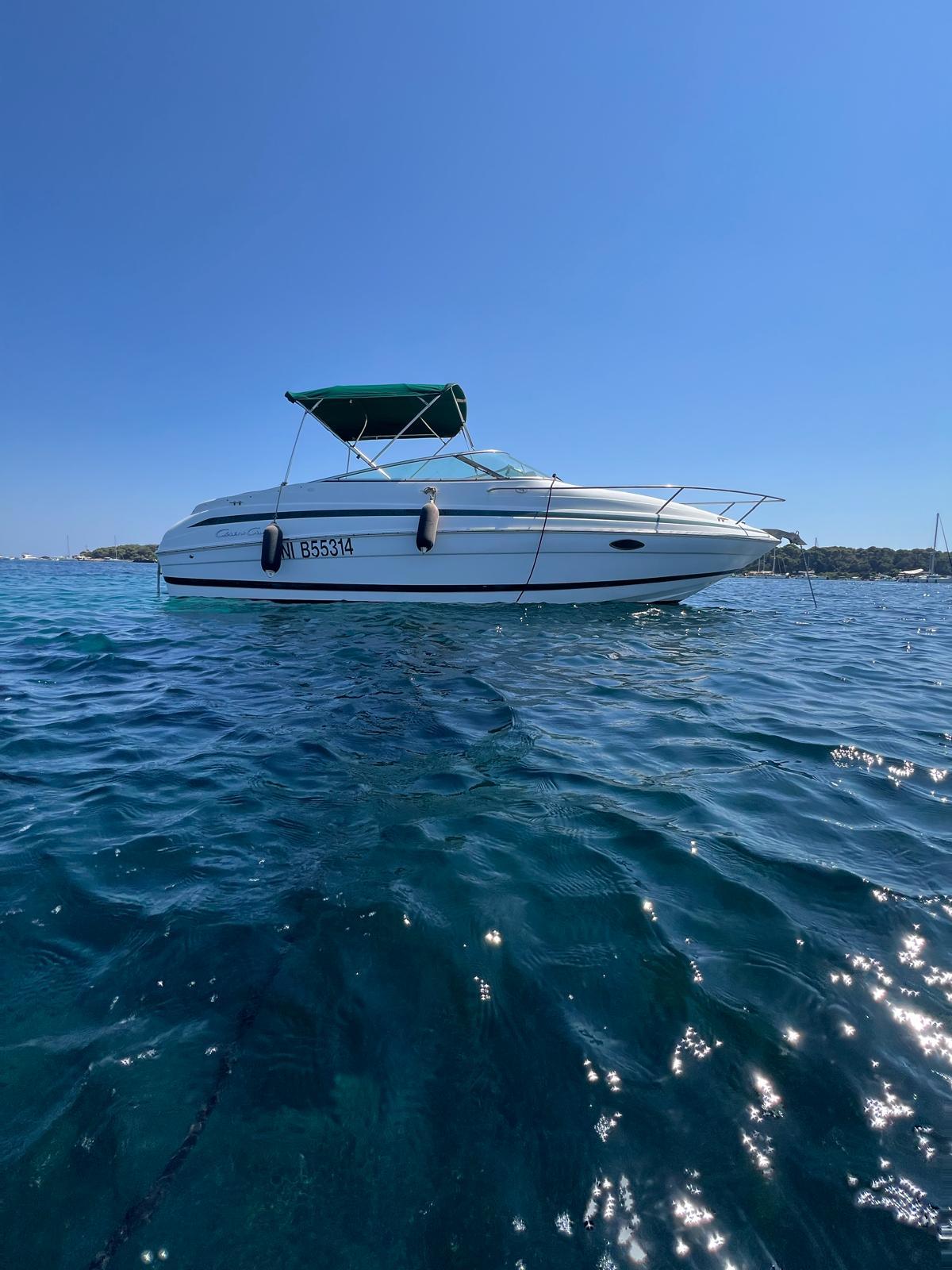 Chris Craft 245 CUDDY CABIN